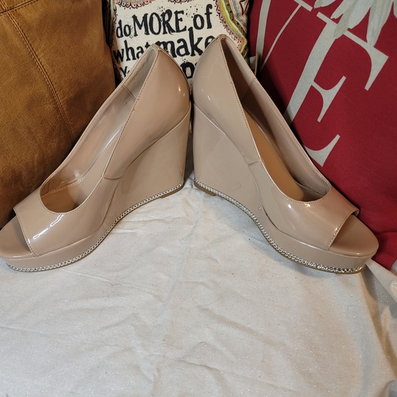 Women's BCBGeneration Jaz Pump Platform Peeptoe Wedge - Picture 6 of 8